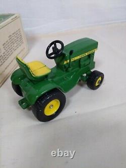 1/16 Ertl Farm Toy John Deere 140 Lawn Tractor With box