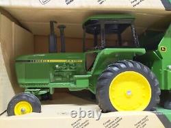 1/16 Ertl Farm Toy John Deere 4450 Forage Farm Set NIB