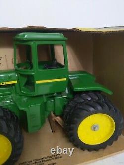 1/16 Ertl Farm Toy John Deere 8630 4WD Tractor With Box