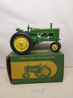 1/16 Eska Farm Toy John Deere 60 Tractor with box