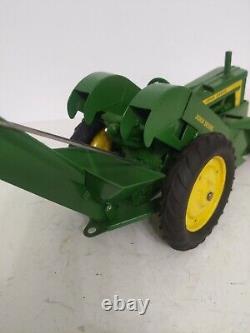 1/16 Eska Farm Toy John Deere 620 Tractor With 2 Row Corn Picker Repaint