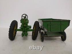1/16 Eska Farm Toy John Deere B Tractor original with wagon