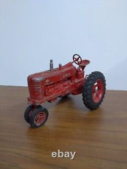 1/16 Eska Farm Toy McCormick Farmall 400 Tractor #2