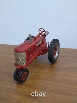 1/16 Eska Farm Toy McCormick Farmall 450 Tractor