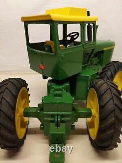 1/16 Farm Toy Ertl John Deere 7520 4WD Articulating Tractor