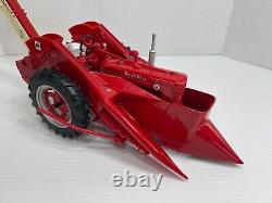 1/16 Scale ERTL Farmall Super M withMounted Corn Picker National Farm Toy Museum