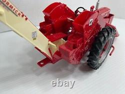 1/16 Scale ERTL Farmall Super M withMounted Corn Picker National Farm Toy Museum