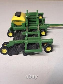 1/64th Scale John Deere 9470rx Tractor with 1990 CCS Air Seeder Die-cast Ertl