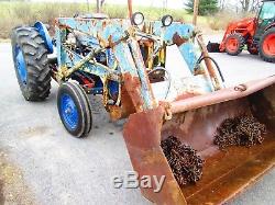 1963 Ford 4000 tractor loader with chains used compact utility bucket