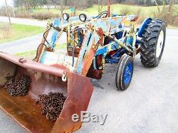1963 Ford 4000 tractor loader with chains used compact utility bucket