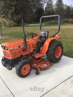 1989 4x4 B8200 Kubota tractor with 5 foot belly mower