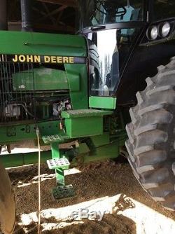 1989 John Deere 4755 4WD Tractors
