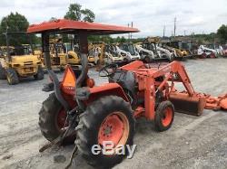 2001 Kubota L2900 Compact Tractor with Loader and 72 Mower Deck