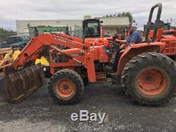 2002 Kubota M6800 4x4 Utility Tractor with Loader R-4 Tires & Hydraulic Shuttle