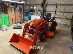 2010 Kubota B2920 4x4 Loader tractor, belly mower and back blade