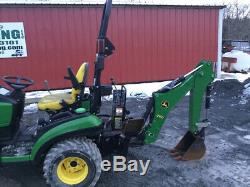 2014 John Deere 1025R 4x4 Compact Tractor Loader Backhoe with Grapple 600 Hours