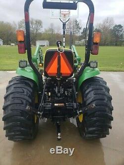 2014 John deere Compact Tractor 3032E with loader