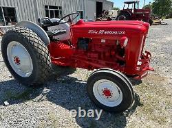601 Ford Tractor Nice Paint Job Turf Tires No Wear On Clutch Pedal. Mint Cond