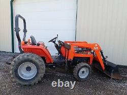 AGCO ST35 COMPACT TRACTOR WithLOADER, 4X4, 518 HOURS, 33 HP, POWER SHUTTLE, 540 PTO