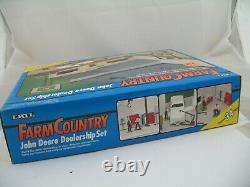 ERTL Farm Country 5695 John Deere Dealership, sealed box