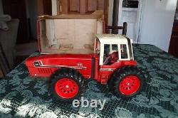 ERTL INTERNATIONAL 2+2 tractor 3588