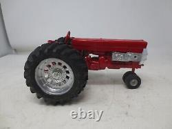 Ertl 1/16 Farmall 560 Fly'n Puller Pulling Farm Toy Tractor