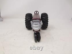 Ertl 1/16 Farmall 560 Fly'n Puller Pulling Farm Toy Tractor