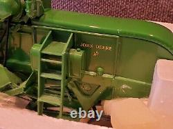 Ertl John Deere 45 Combine Prestige Collection Model Farm Diecast 15195