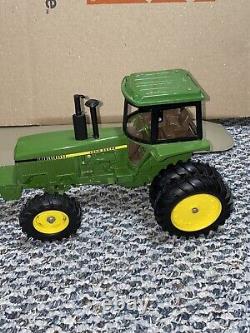 Ertl John Deere 4850 MFWD Row-Crop Tractor with Duals New Orleans 1982 116 #584DA