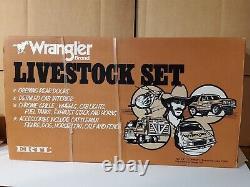 Ertl Wrangler Ranch Livestock Cattle Pressed Steel Tractor Trailer Semi Truck