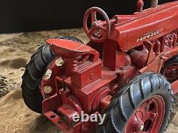 Eska Farm Toy McCormick Farmall 400 Tractor