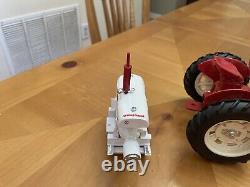 Farmall C White Demo Toy Tractor Engine 1/16 Made Of Hard Plastic
