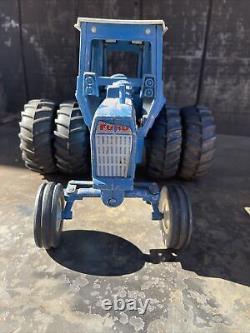 Ford New Holland Farm Toy Original 9600 Tractor with Cab and Duals