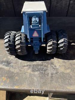 Ford New Holland Farm Toy Original 9600 Tractor with Cab and Duals
