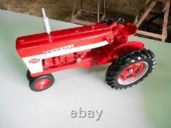 INTERNATIONAL 560 FARM TRACTOR 1/8TH SCALE, case ih tractor, tractor parts