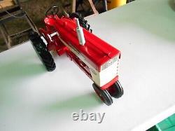 INTERNATIONAL 560 FARM TRACTOR 1/8TH SCALE, case ih tractor, tractor parts