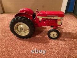 International 240 Utility IH 1/16 scale toy tractor VINTAGE ORIGINAL