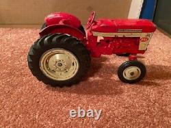 International 240 Utility IH 1/16 scale toy tractor VINTAGE ORIGINAL