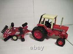 International Harvester Farm Toy Tractor 1586 with Disc Ertl 1/16 Custom
