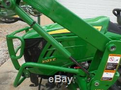 JOHN DEERE 1023E TRACTOR LOADER WITH DRIVE ON 60 DECK 2016 With 45 HOURS MINT