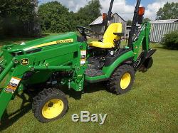 JOHN DEERE 1025R 4WD TRACTOR LOADER BACKHOE HYDRO 2014 With 80HRS MINT