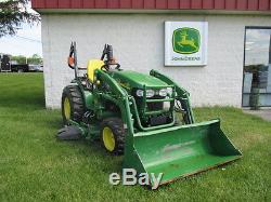 John Deere 2520 Compact Tractor with Loader and 62 Mower