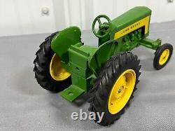 John Deere 430 Utility Tractor w NO 3 Point 116 Ertl Vintage Toy Die-Cast