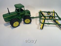 John Deere ERTL Farm Toy Set 7520 Includes 8630 Tractor & 220 Flex Fold Disk Set