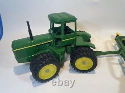 John Deere ERTL Farm Toy Set 7520 Includes 8630 Tractor & 220 Flex Fold Disk Set