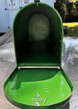 John Deere Green Model B Rural Style Mailbox with Tractor Topper Rare