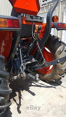 Kubota-Farm-Tractor-With-Loader Tractor Loaders