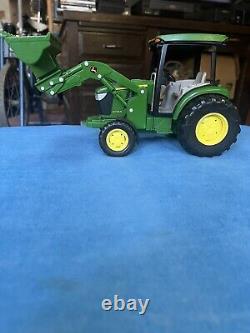 Lot 10 With Tractor And Feed Trailer 1/16 Scale. Clean And Nice Sounds &lites