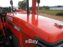 M9000 Kubota 4WD tractor with Loader/92 HP/Hydraulic shuttle/370 Hours
