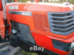 M9000 Kubota 4WD tractor with Loader/92 HP/Hydraulic shuttle/370 Hours
